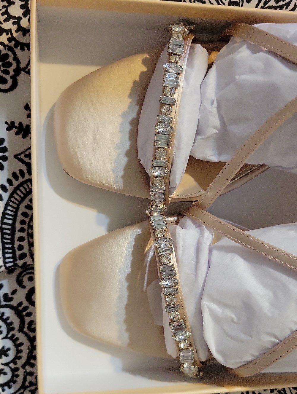 Jewel Badgley Mischka Beige Satin Formal Dress Sandals With Rhinestones Size 9 - Picture 3 of 5